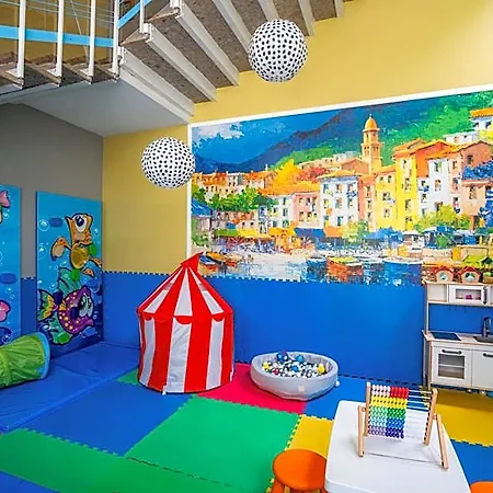 Loris - Valentini Family Village